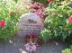 Gravsten for Viktor Henriksen og Inger Marie Andersen, Borre kirkegård.
